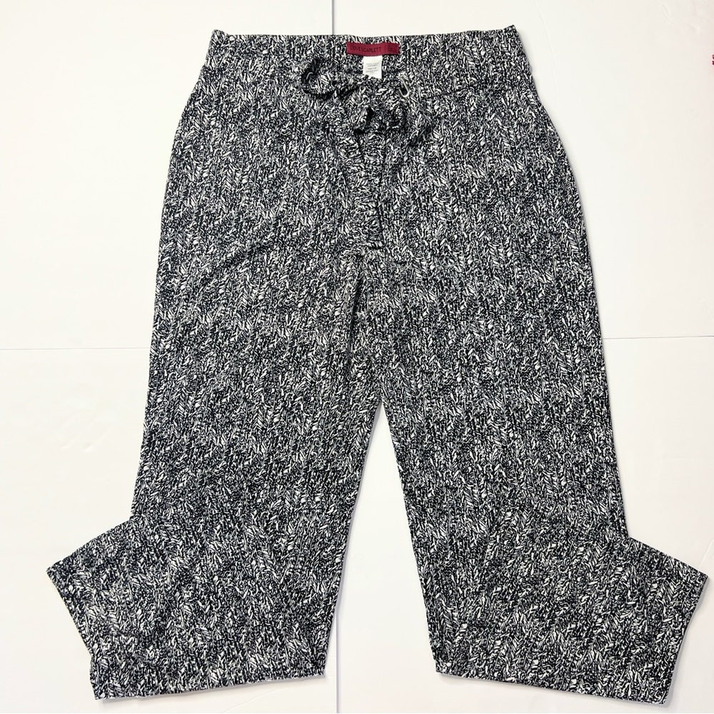 Final price buy as is) Scarlett Black and White Flare legs